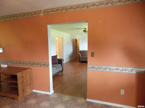 517 S Walnut St, Sandoval, IL 62882 photo 9