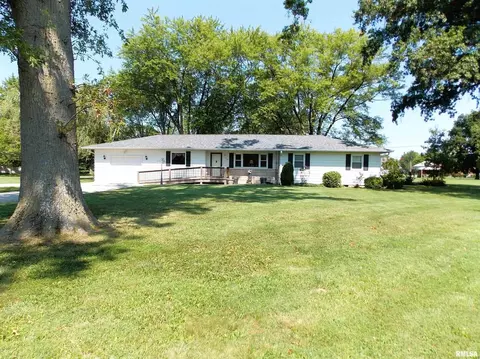 517 S Walnut St, Sandoval, IL 62882 photo 2