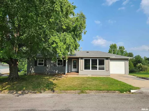 1005 Meadow Hills Ln, Mcleansboro, IL 62859
