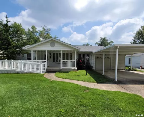 1202 N Franklin St, Salem, IL 62881