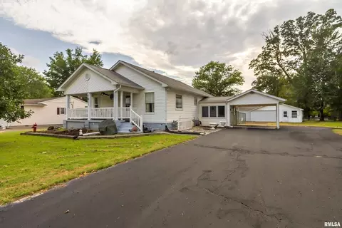 1611 S Division St, Carterville, IL 62918
