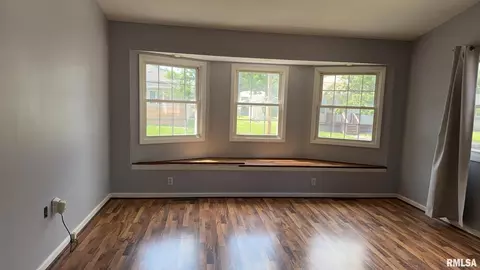 105 Mitchell St, Benton, IL 62812 photo 9
