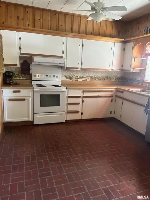 421 S 16th St, Herrin, IL 62948 photo 11