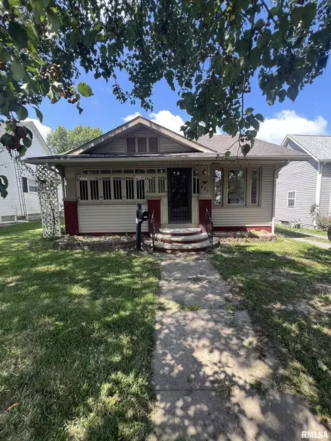 421 S 16th St, Herrin, IL 62948