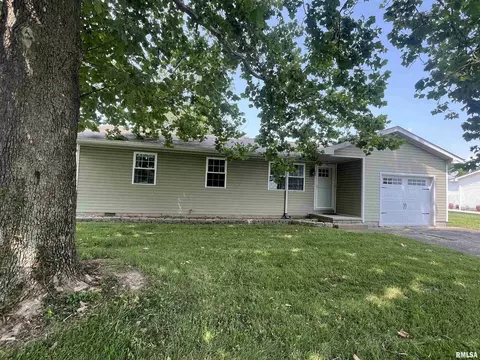505 Prairie View Dr, Salem, IL 62881