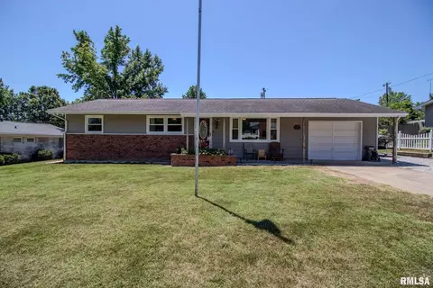 18 Shawnee Dr, West Frankfort, IL 62896