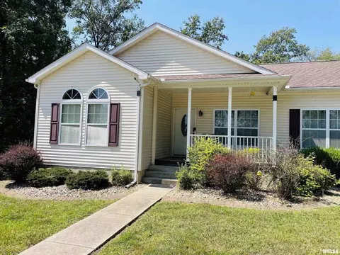 404 N Oak St, Patoka, IL 62875