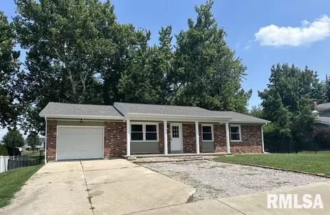 986 S Buhrman St, Nashville, IL 62263