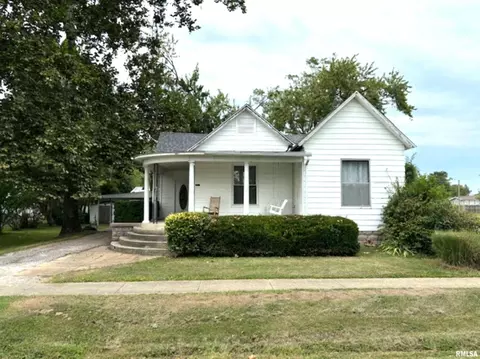 607 N Main St, Sandoval, IL 62882