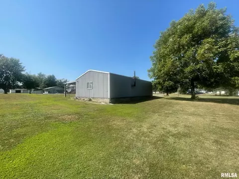 206 E Burley St, Valier, IL 62891 photo 5