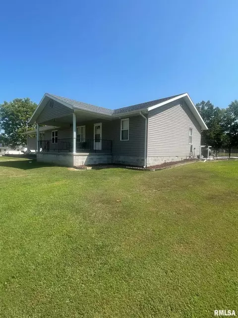 206 E Burley St, Valier, IL 62891 photo 3