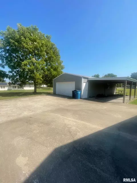 206 E Burley St, Valier, IL 62891 photo 4