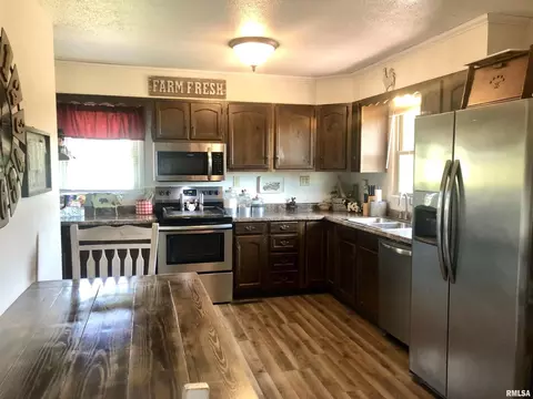 11261 Day Rd, Marion, IL 62959 photo 2