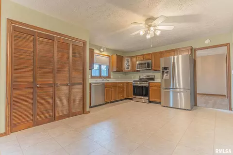 602 Osage Dr, Centralia, IL 62801 photo 10