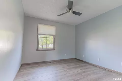 602 Osage Dr, Centralia, IL 62801 photo 16