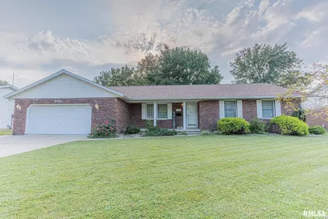 602 Osage Dr, Centralia, IL 62801
