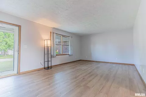 602 Osage Dr, Centralia, IL 62801 photo 5