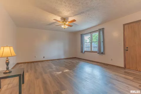 602 Osage Dr, Centralia, IL 62801 photo 12