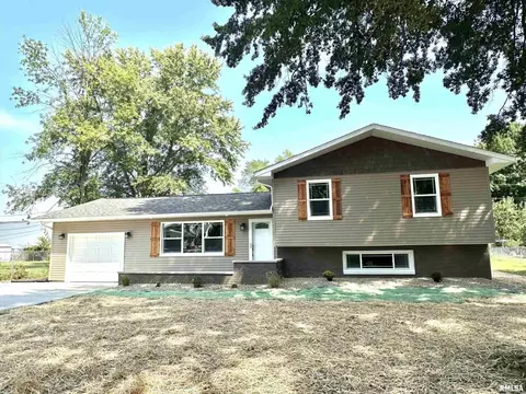 119 Randolph Dr, Centralia, IL 62801