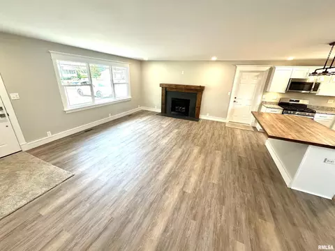 119 Randolph Dr, Centralia, IL 62801 photo 4