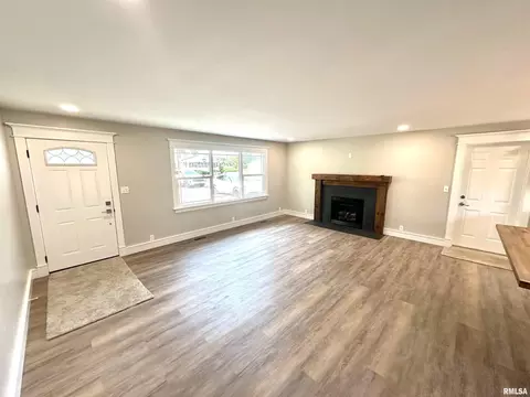 119 Randolph Dr, Centralia, IL 62801 photo 3