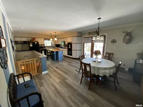 206 Golf Ln, Centralia, IL 62801 photo 3