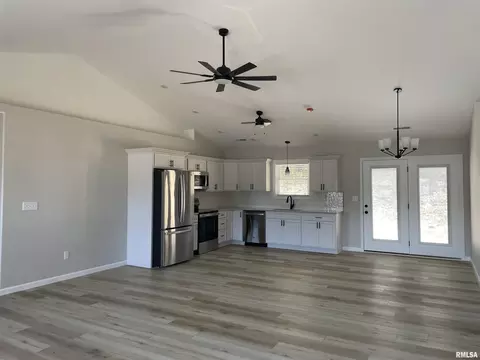 202 Olivia Dr, Marion, IL 62959 photo 2