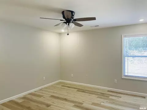 202 Olivia Dr, Marion, IL 62959 photo 6