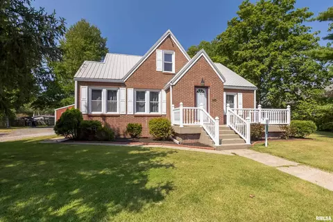 310 S Washington St, Mcleansboro, IL 62859