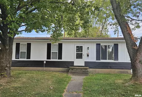 905 Dorris St, Harrisburg, IL 62946