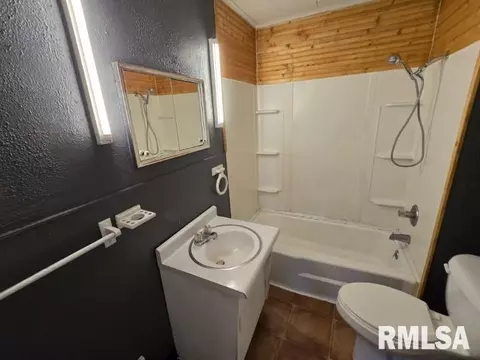 503 S Elm St, Centralia, IL 62801 photo 8