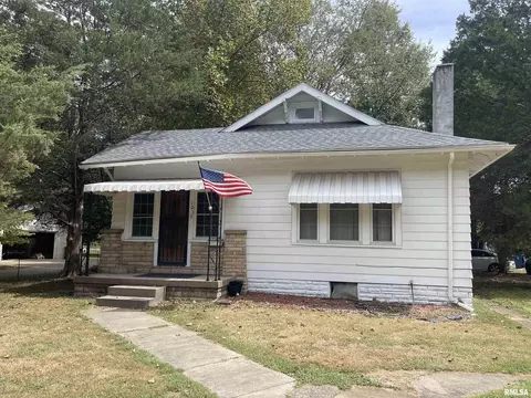 1010 S Main St, Benton, IL 62812