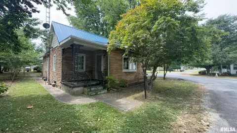 1220 W Madison St, Herrin, IL 62948