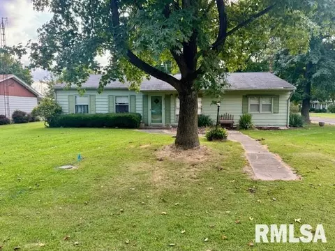 211 Randolph Dr, Centralia, IL 62801
