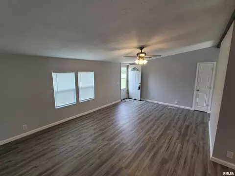 311 E Main St, Odin, IL 62870 photo 5