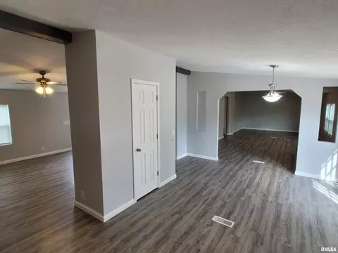 311 E Main St, Odin, IL 62870 photo 10