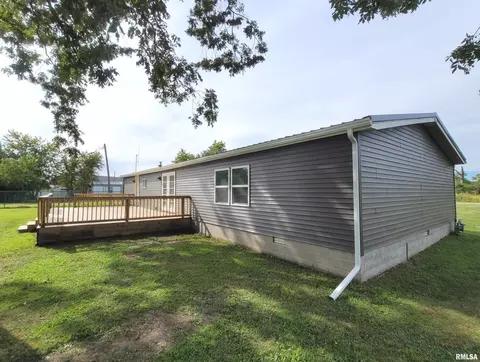 311 E Main St, Odin, IL 62870 photo 2