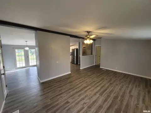 311 E Main St, Odin, IL 62870 photo 3