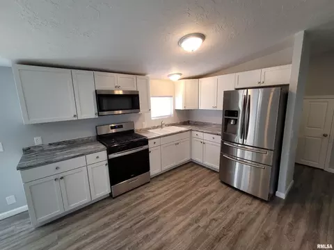 311 E Main St, Odin, IL 62870 photo 6