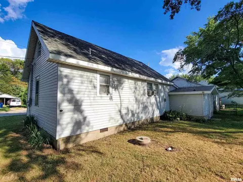 117 S Jasper St, Olney, IL 62450 photo 11