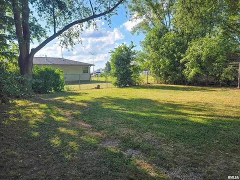 117 S Jasper St, Olney, IL 62450 photo 2