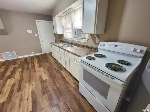 117 S Jasper St, Olney, IL 62450 photo 27