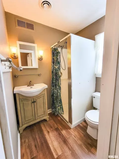 117 S Jasper St, Olney, IL 62450 photo 5