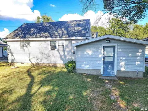 117 S Jasper St, Olney, IL 62450 photo 9