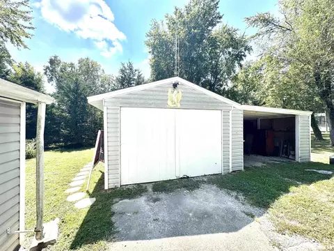 317 E Green St, Centralia, IL 62801 photo 10