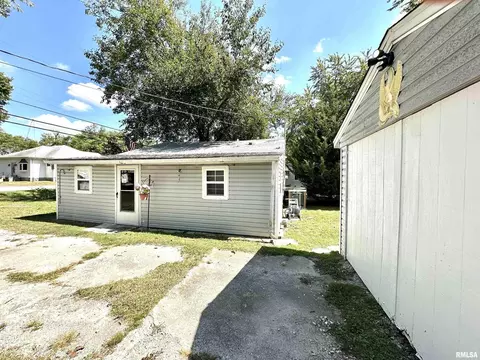 317 E Green St, Centralia, IL 62801 photo 9