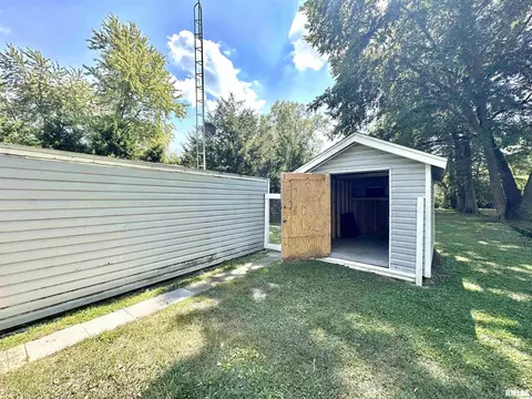 317 E Green St, Centralia, IL 62801 photo 11