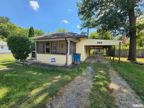 708 Burkett St, Benton, IL 62812