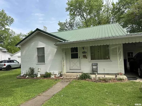 103 W Spani St, Benton, IL 62812