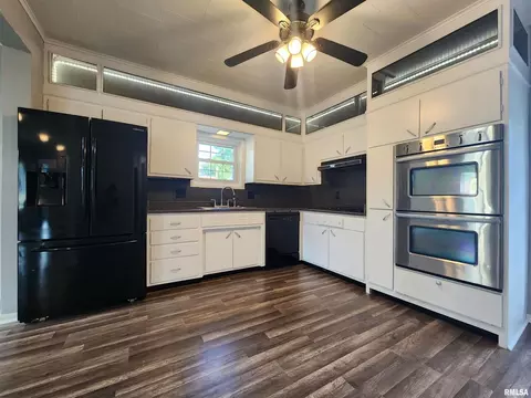 220 W Pulley St, Hurst, IL 62949 photo 18